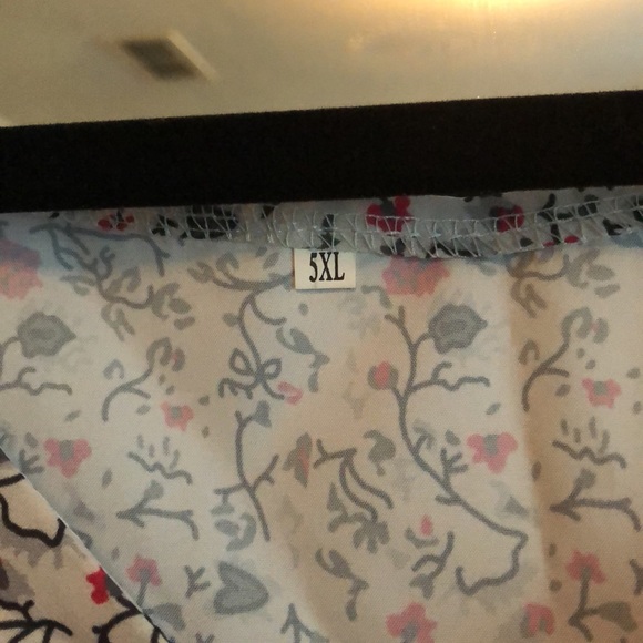 🏵EUC SHEIN 5XL very thin material but lovely and comfortable - Picture 2 of 5